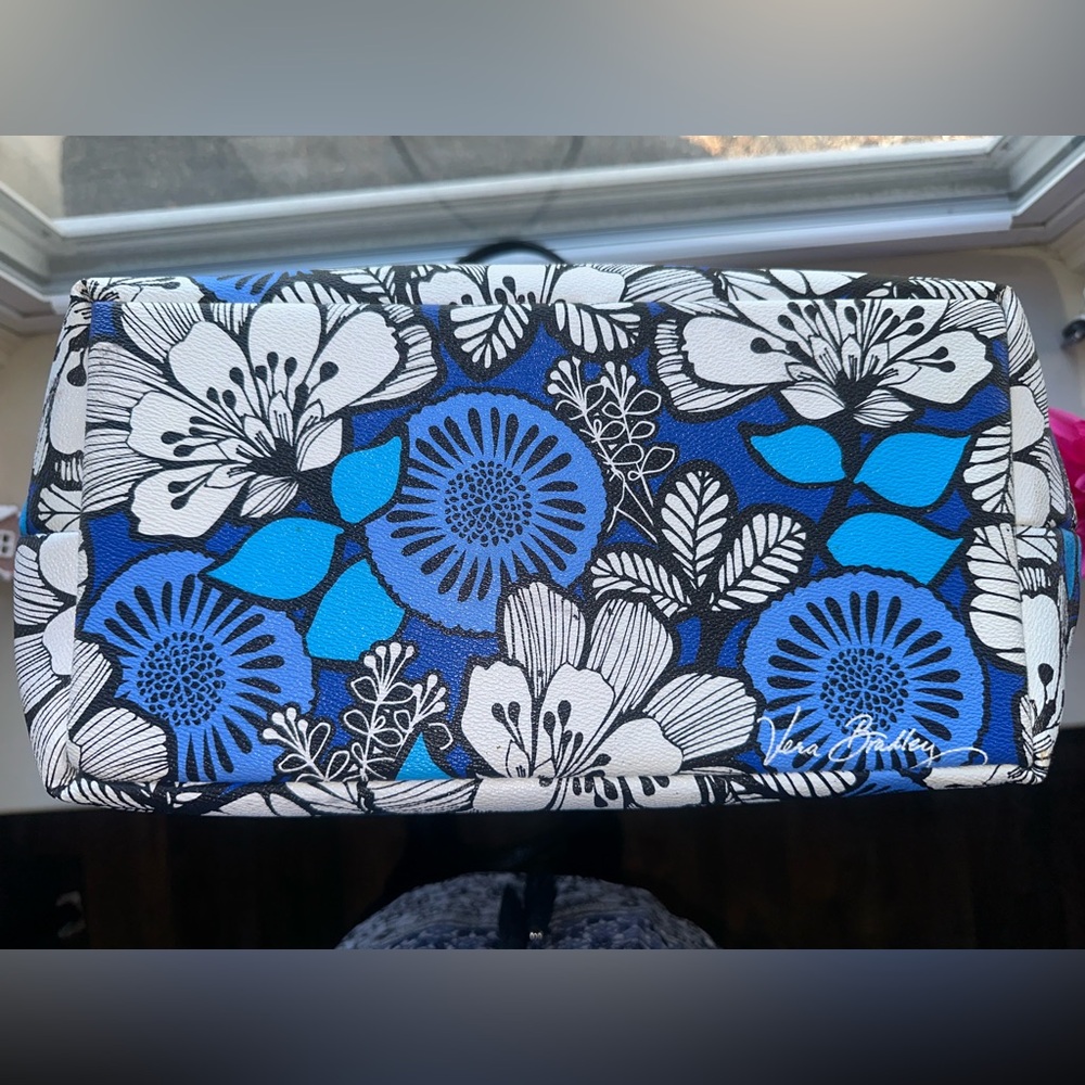Vera Bradley  Blue Bayou Shoulder Bag in a Vibrant Blue & Black Pattern -NWOT - Picture 6 of 15